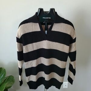 Cyrus Woman's Black and Tan V-Neck Sweater